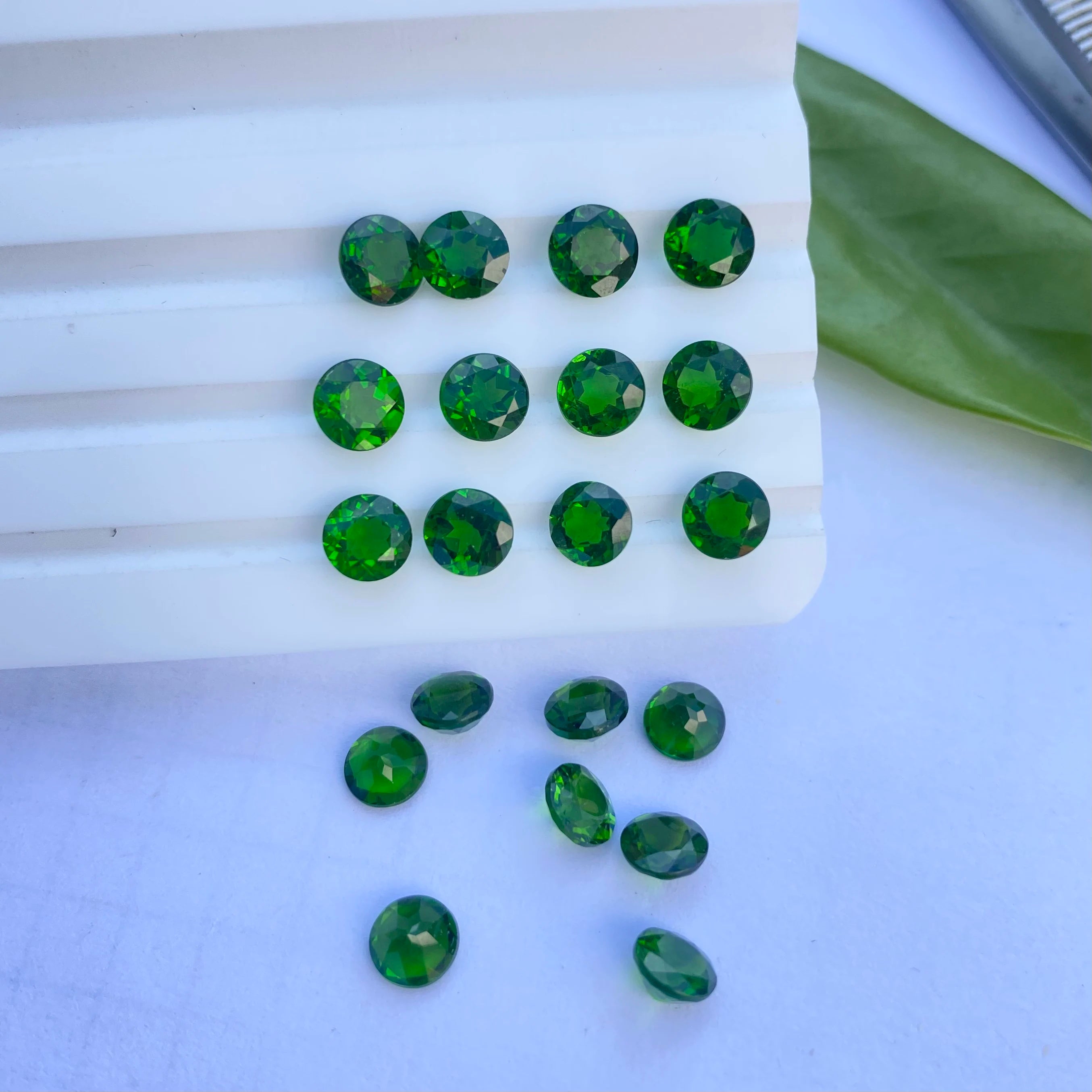 Round 4.0mm~9.0mm Good Quality Faceted Semi Precious Loose Green Gemstone Wholesale Natural Chrome Diopside