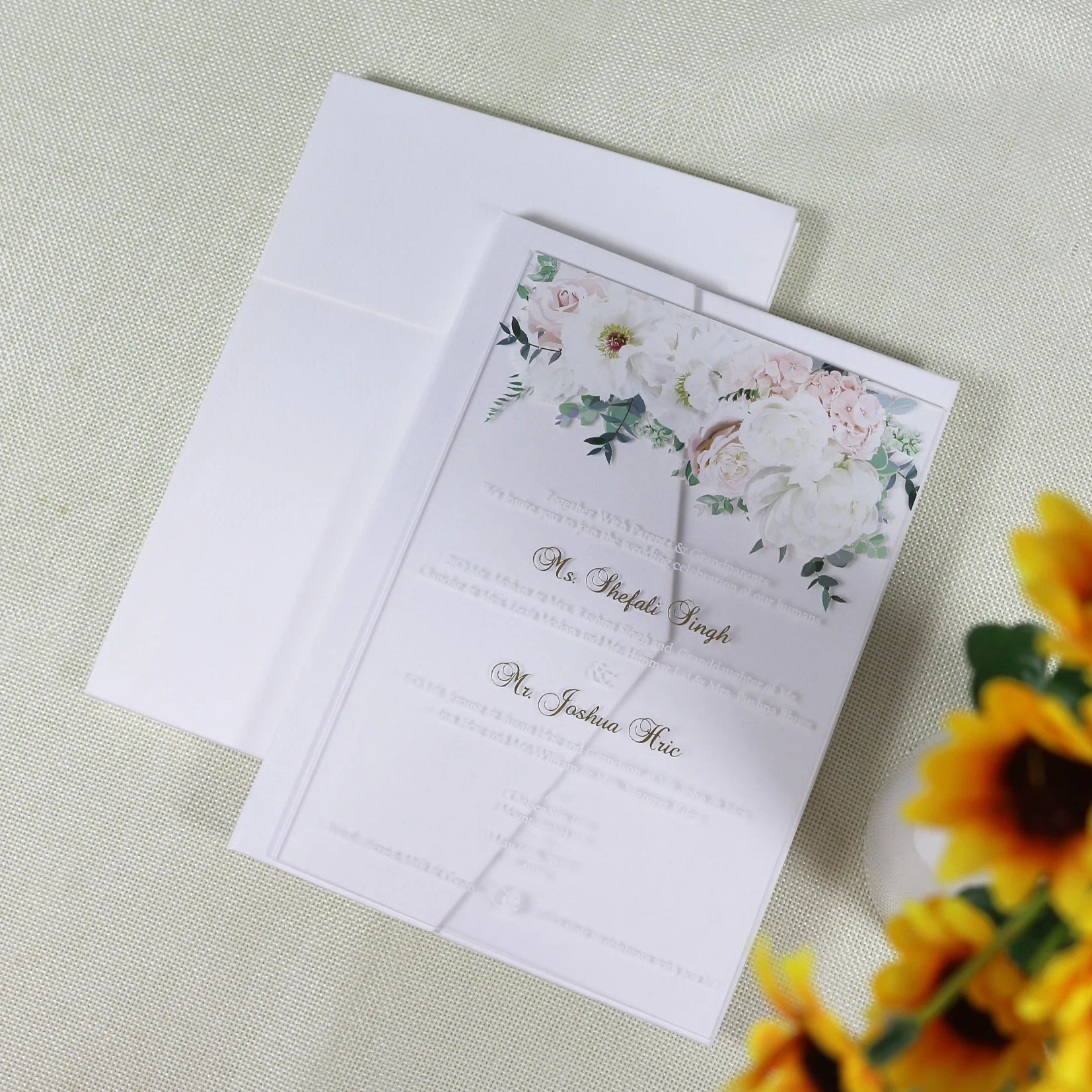 Luxurious Tri-Fold White Paper Hardcover Wedding Stationery Gold Script Logo UV Printed Frosted Acrylic Invitation Paper Crafts