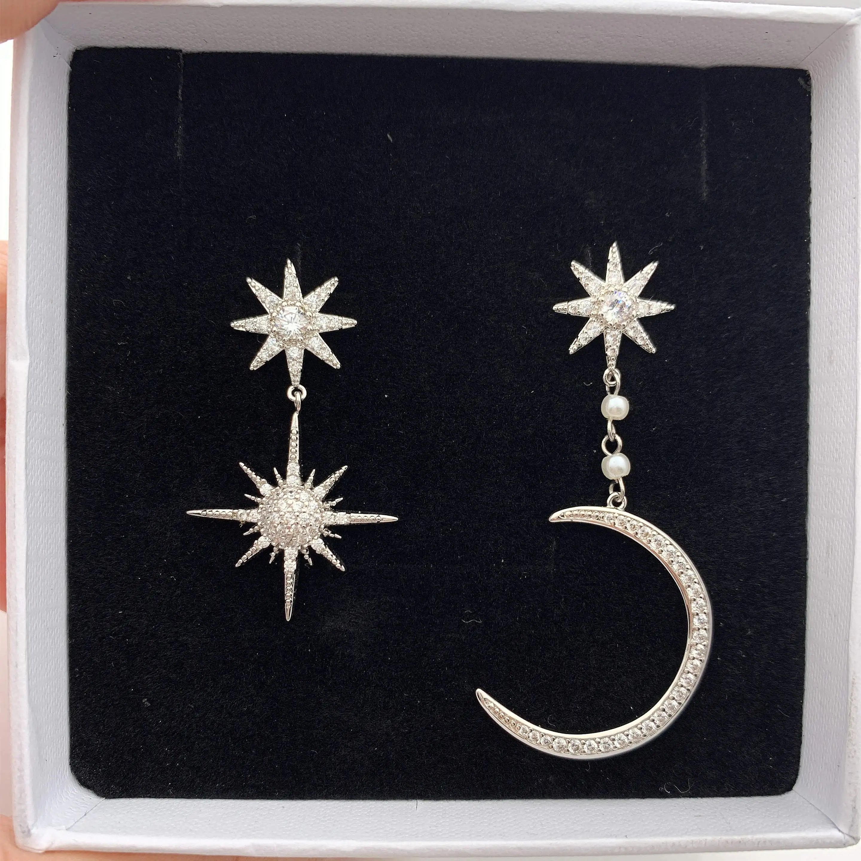 Daidan Luxury Asymmetric Pearl Drop Earrings Trendy Double Stars and Moon Zircon Stud for Weddings Parties or Gifts