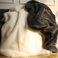 Wholesale Luxury Grey Plush Fake Rabbit Faux Fur Throw Blanket 127*152cm Soft Sofa Gift 100% Polyester White Pink Solid Pattern