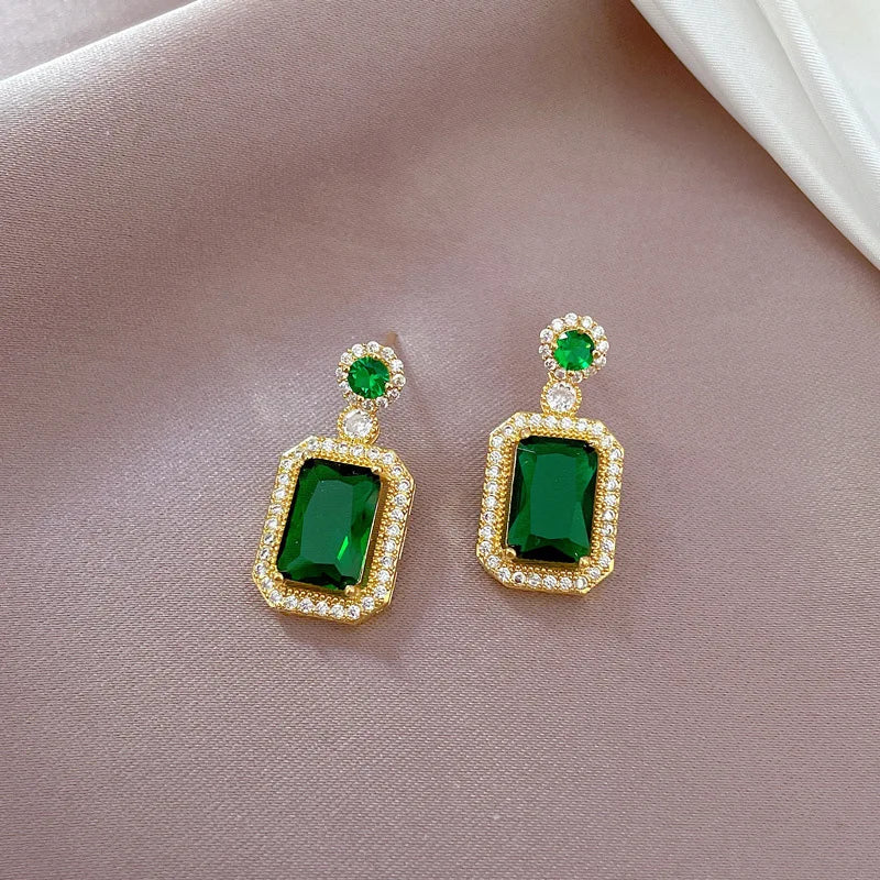 Yiwu Wholesale Geometric Rhinestone Stud Earrings Copper Plated Glass Crystal Earrings