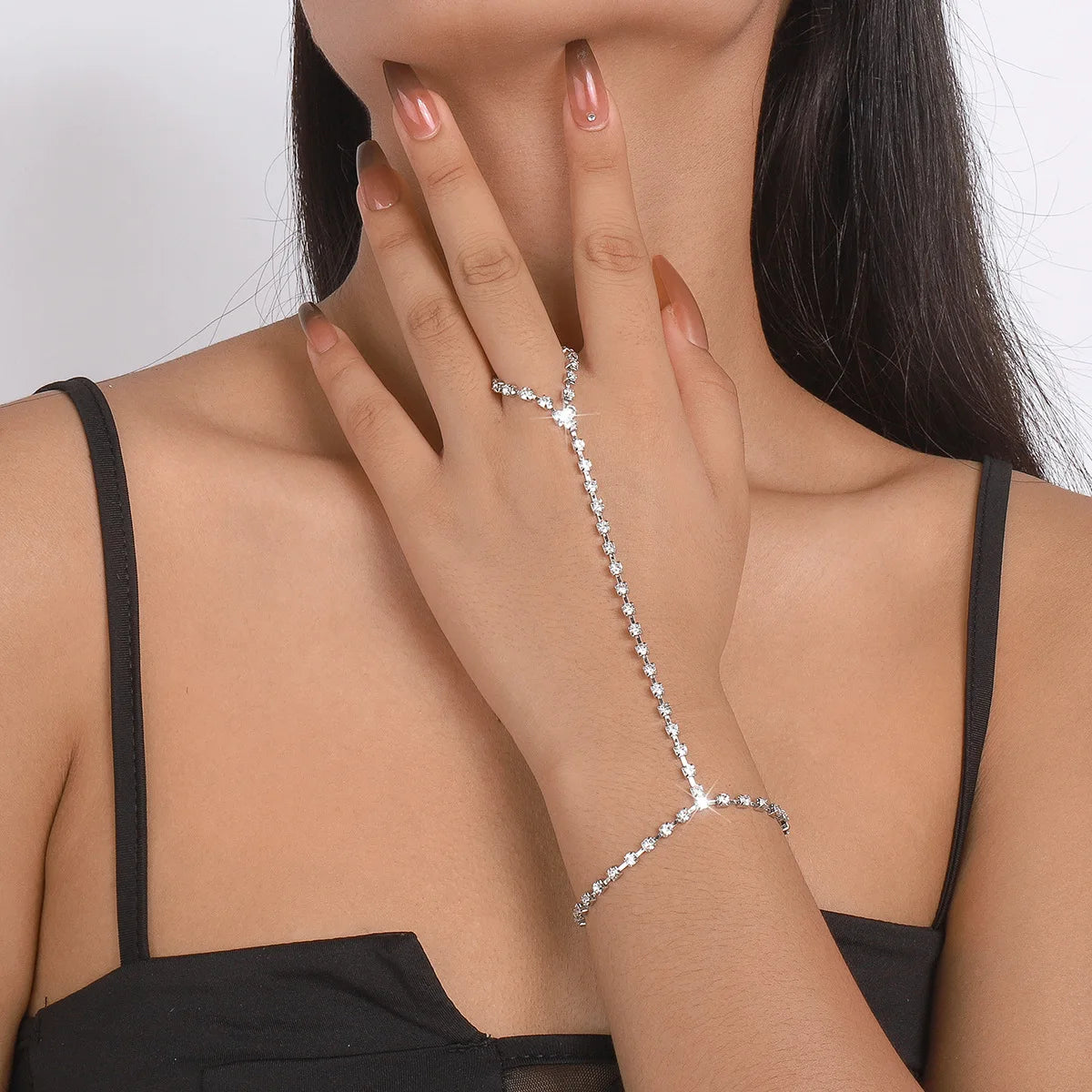 Minimalist Fashion Hand Jewelry for Influencers: French Niche Claw-Link Water Rhinestone Elegant One-Piece Hand Chain Ring