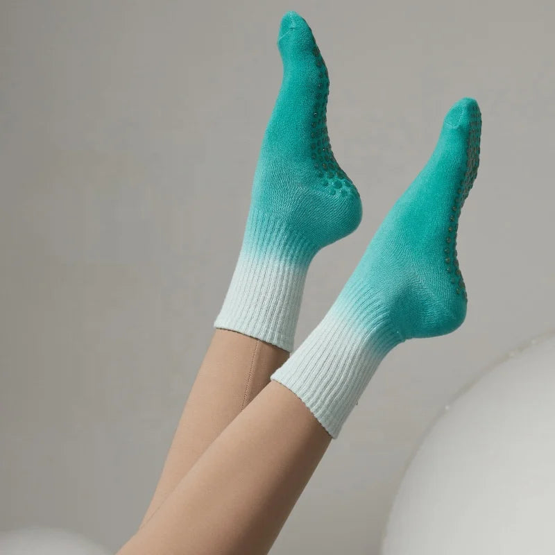 Wholesale Gradient Dip Dye Grips Crew Socks Women Ribbed Cotton Anti Slip Yoga Pilates Socks