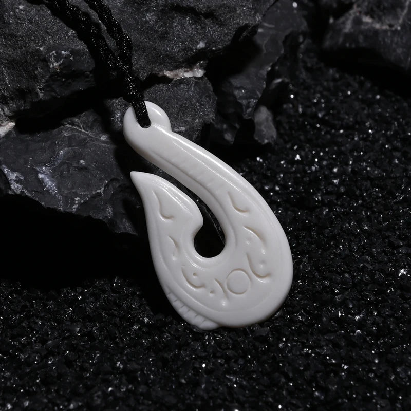 GX041 New Zealand Maori Ethnic Jewelry Hand-carved Yak Bone Fish Hook Pendant Rope Primitive Tribes Totem Amulet Handmade