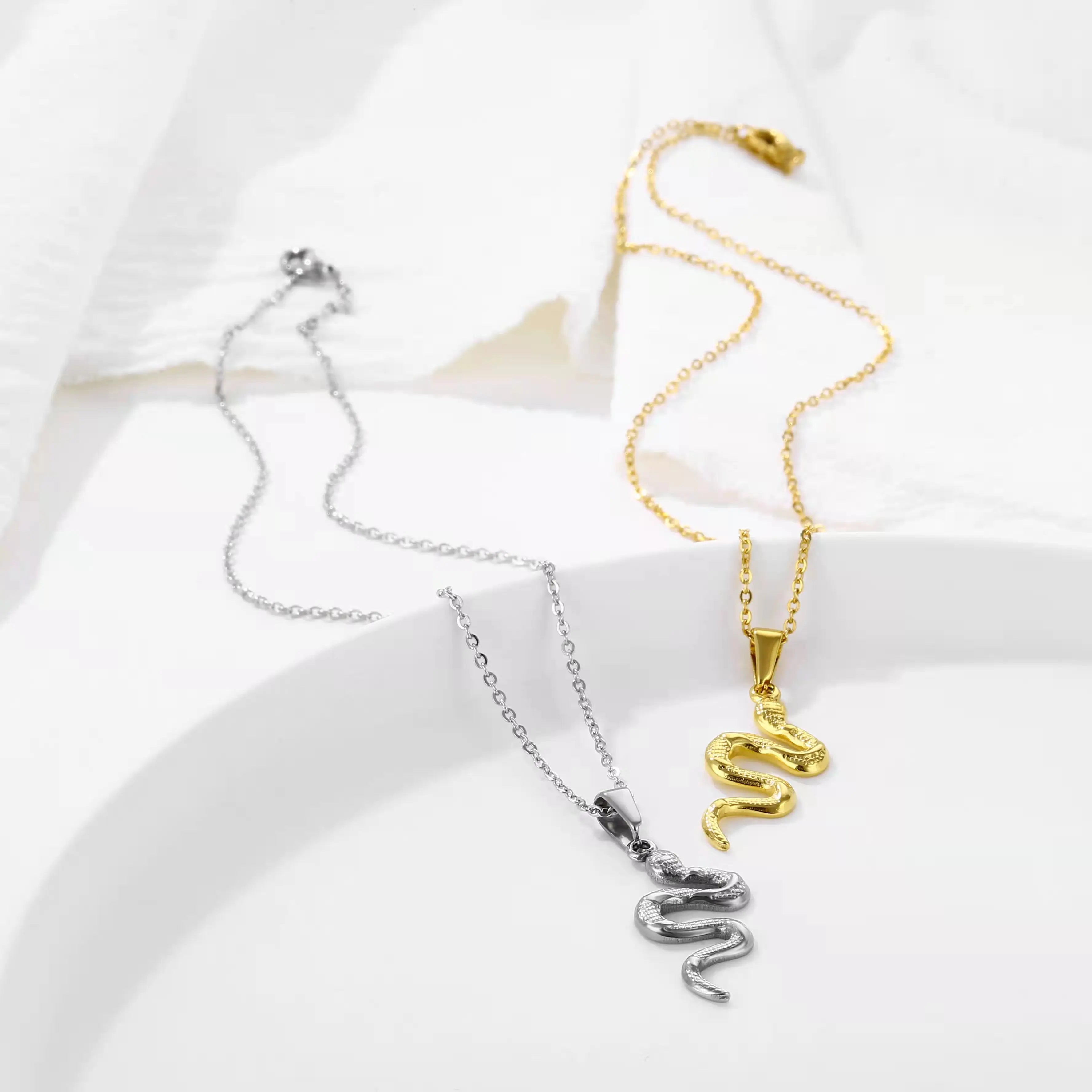 2025 New Stainless Steel Snake Pendant Necklace 18K Gold Plated Snake Charm Chain Animal Jewelry Factory Wholesale