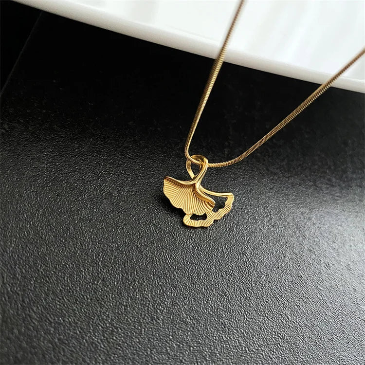 Wholesale No Fade Titanium Steel Summer Fashion Gold Plated Necklace Luxury Ginkgo Leaf Necklace Women