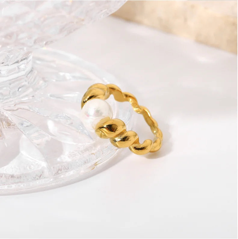 Fashion Minimalist Stainless Steel Twist Ring Waterproof Pvd Gold Plated Dainty Natural Freshwater Pearl Ring for Modern Women