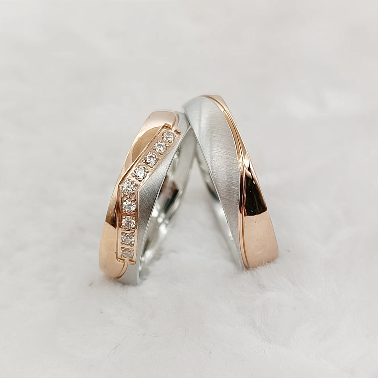 Designer Bicolor 2pcs Wedding Rings Couples Engagement Rings Sets Cz Diamond 24k Rose Gold Plated Titanium Jewelry Ring