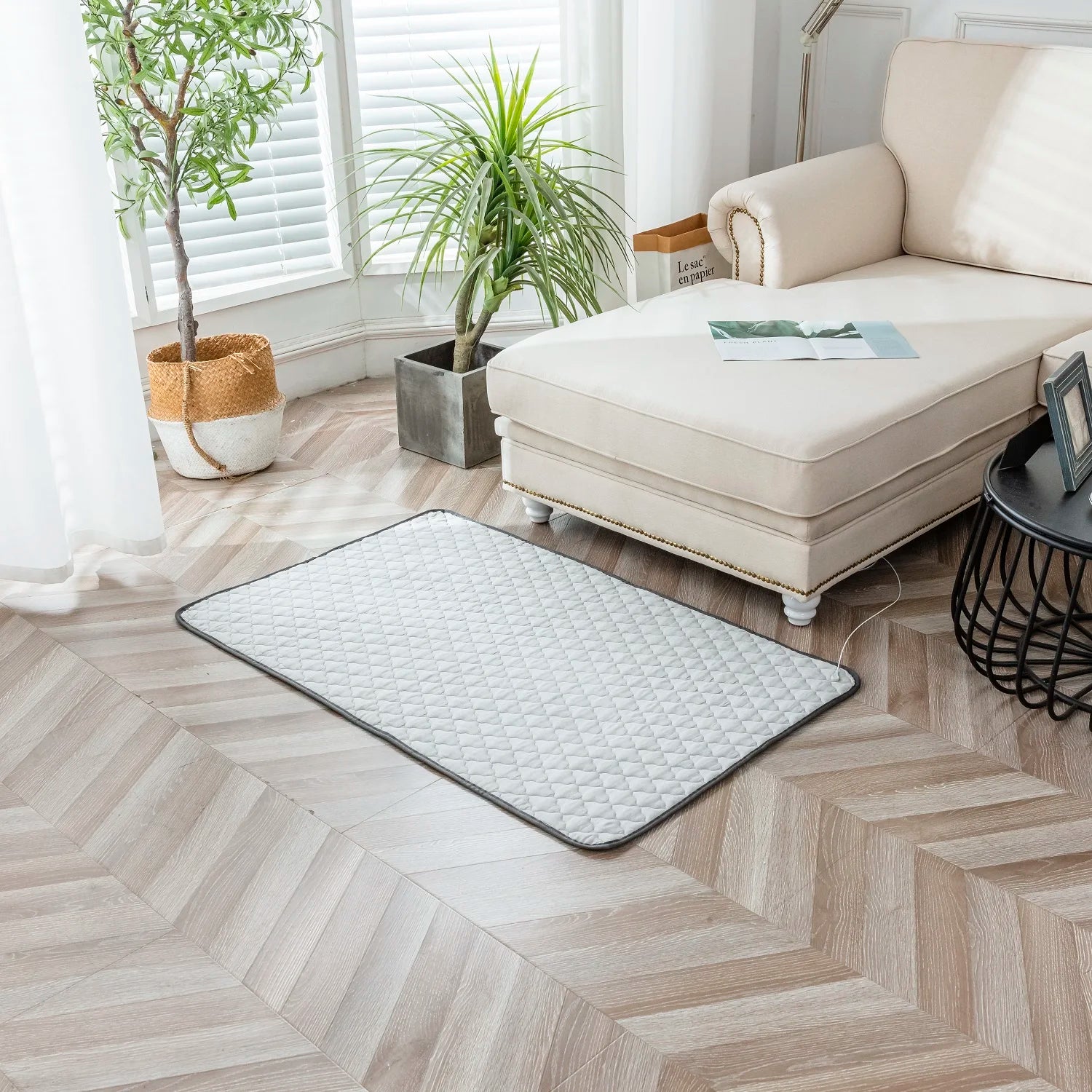 Earhing Quilting Suede Mat Made with Bamboo and Silver Fiber Soft Hand Feeling and Anti Bacterial Fabric Touching the Feet
