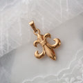 Wholesale Hot Sell 18k Gold Plated Jewelry Stainless Steel Fleur De Lis Pendant Charm for Women