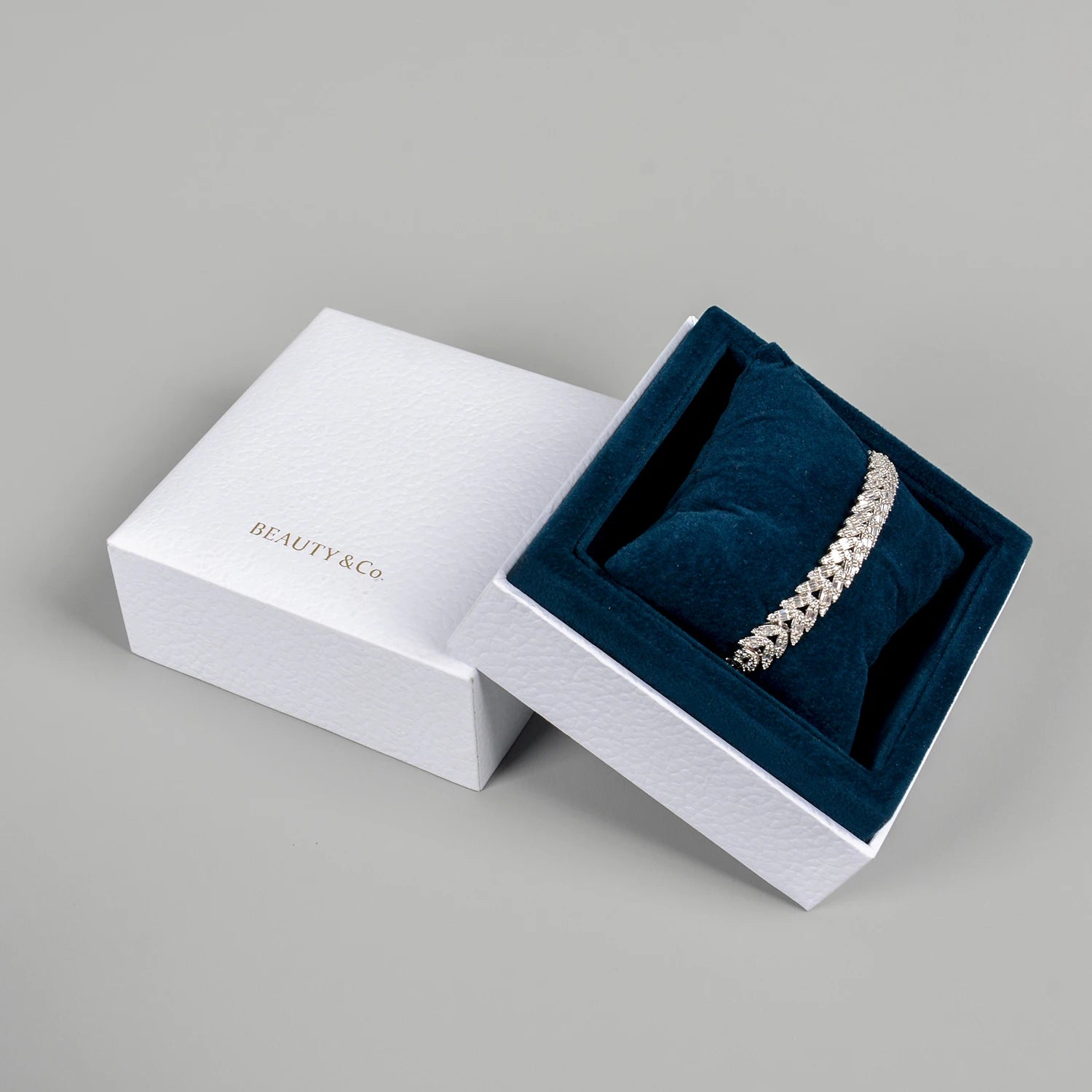 Wholesale Luxury Velvet Jewelry Storage Box Custom Logo Functional Paper Plastic Packaging for Necklaces