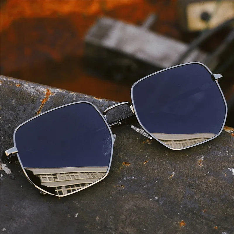 Italy Wholesale Men's Fashion Irregular Shape Sunglasses with Polarized Tac Lenses
