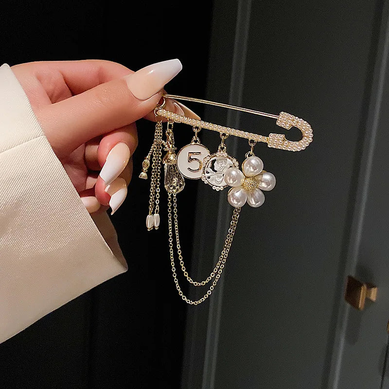 Luxury Fashion Pearl Flower Rhinestone Brooches for Women's Ornament Number 5 Brooch for Girl Jewelry Elegant Tassel Brooch