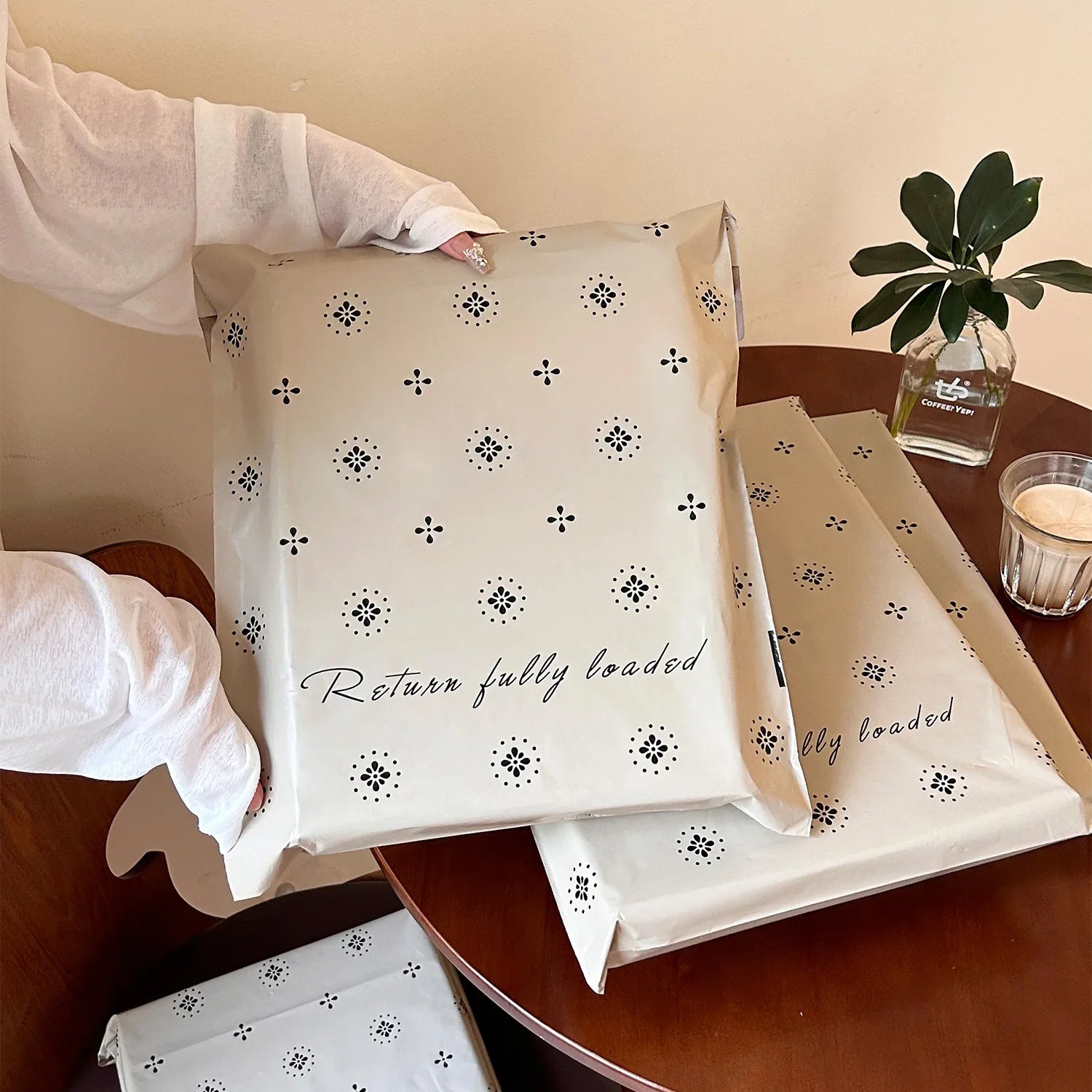 Wholesale Price Custom Printed Logo Envelope Mail Bag Clothing Packaging Plastic Poly Mailers Bags