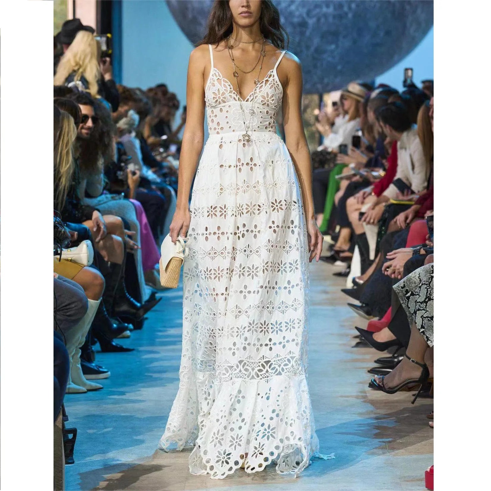 Beach Resort Style 2024 Spring New Suspender V-neck Lace Design Mid-waist A-line Mid-length Women's Dress