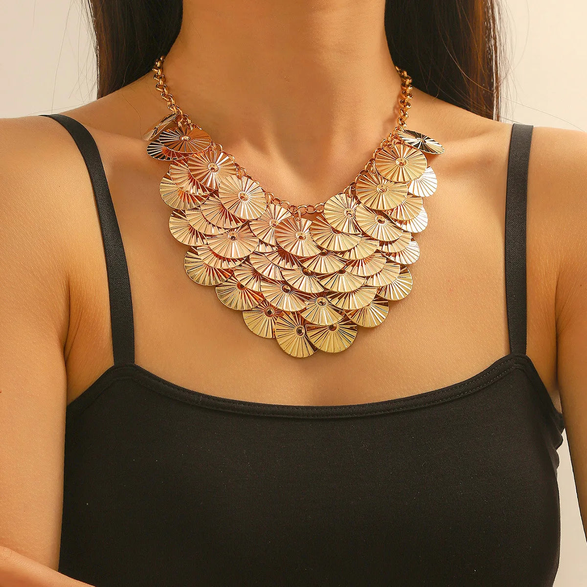 2024 Fashion Jewelry Exaggerated Large Hollow Petal Geometric Luxury Choker Necklaces Women Jewelry Gold Plated Necklaces