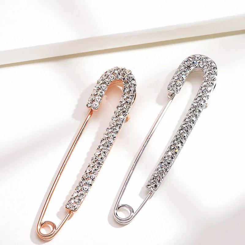 Luxury Sweater Cardigan Buckle Pin Vintage Women Pins and Brooch Crystal Rhinestone Pearl Brooches Anti-light Buckle Pin Women
