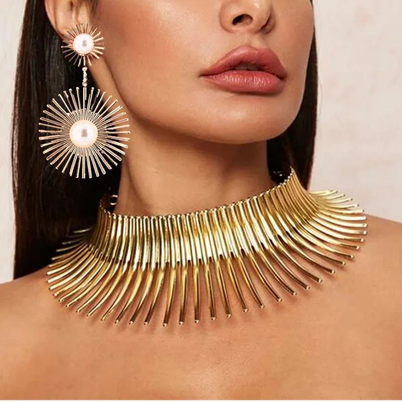 European and American Fashion Metal Alloy Flower Sun Collar Earring Set Luxury Jewelry African Necklace Set