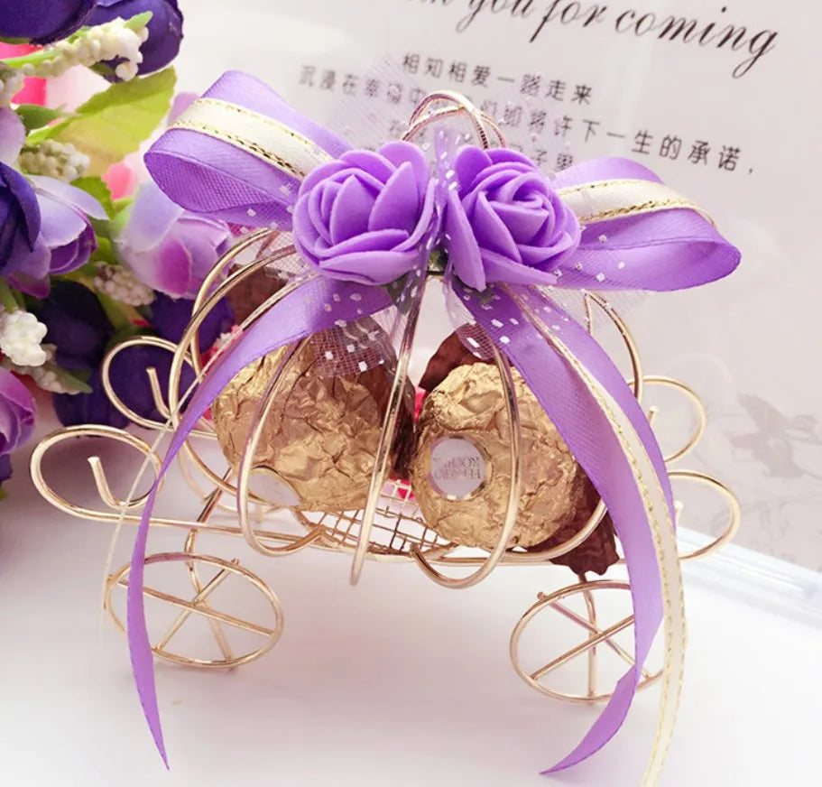 Customized pink Red Blue Bride and Groom Sweet Chocolate Tin Wedding Candy Box Wedding Favour Tin Box