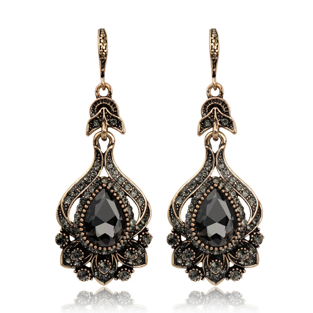 Europe and the United States New Vintage Metal Earrings Hollow Diamond Set Flower Earrings Electroplating Jewelry Wholesale