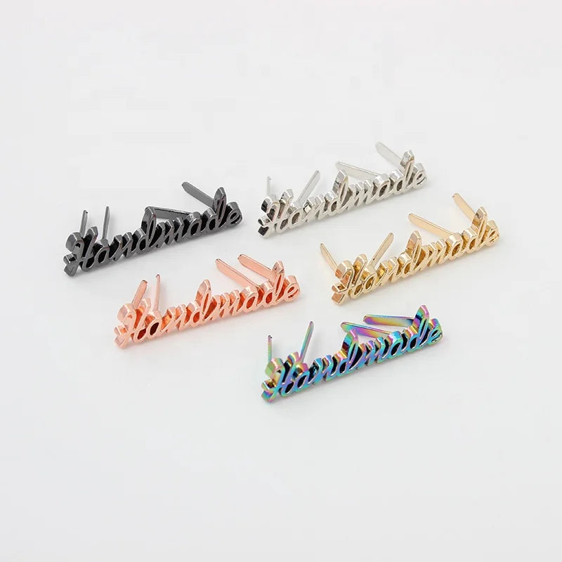 B1 Metal Brand Logo Plate Chain Labels Engraved Sewing Brand Name Letters Round Tags Garment Bag Keyring Jeans Clothing Handbag