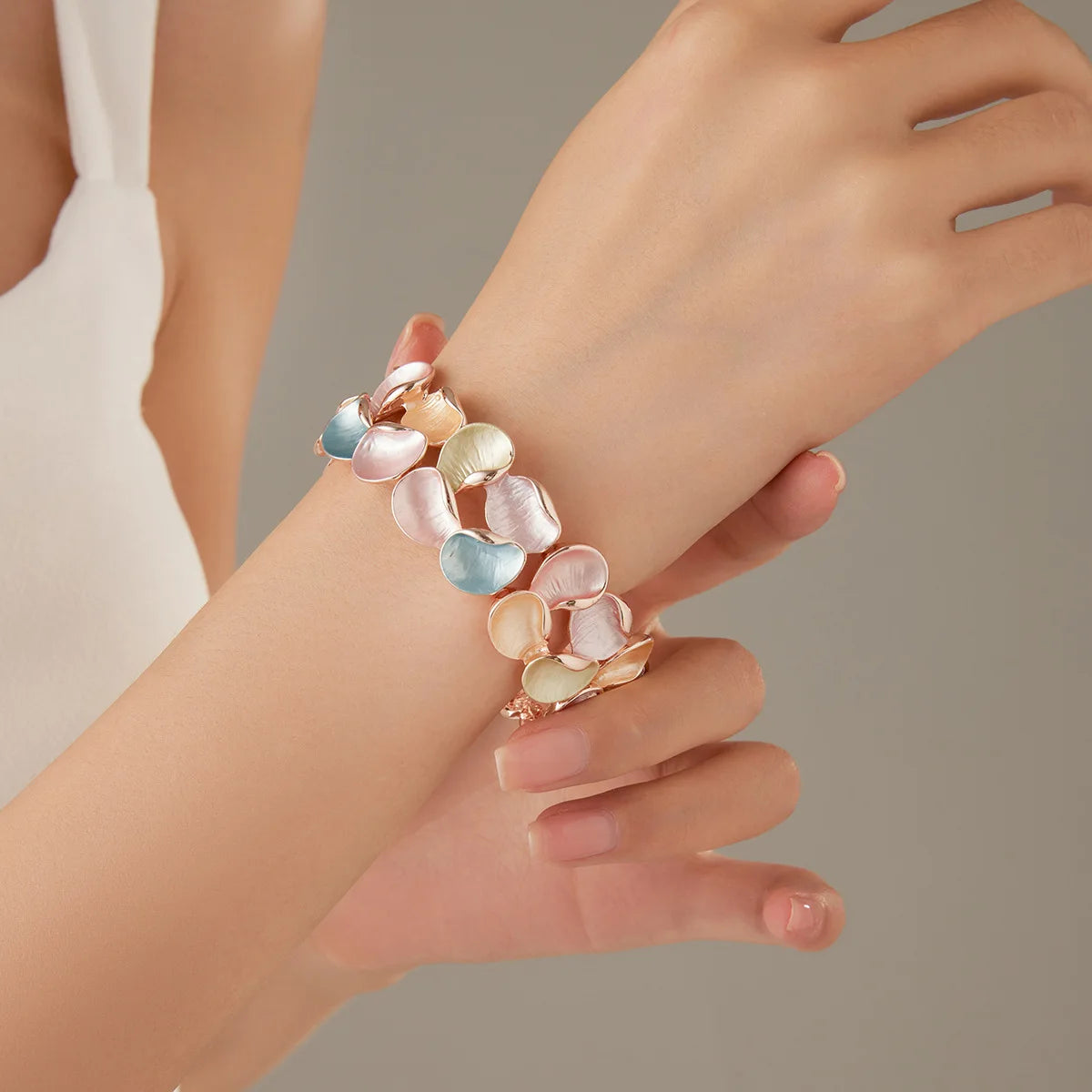 Hot Selling Colorful Petal Alloy Elastic Bracelet Bangle Hand Drop Oil Creative Flower Bracelet for Women