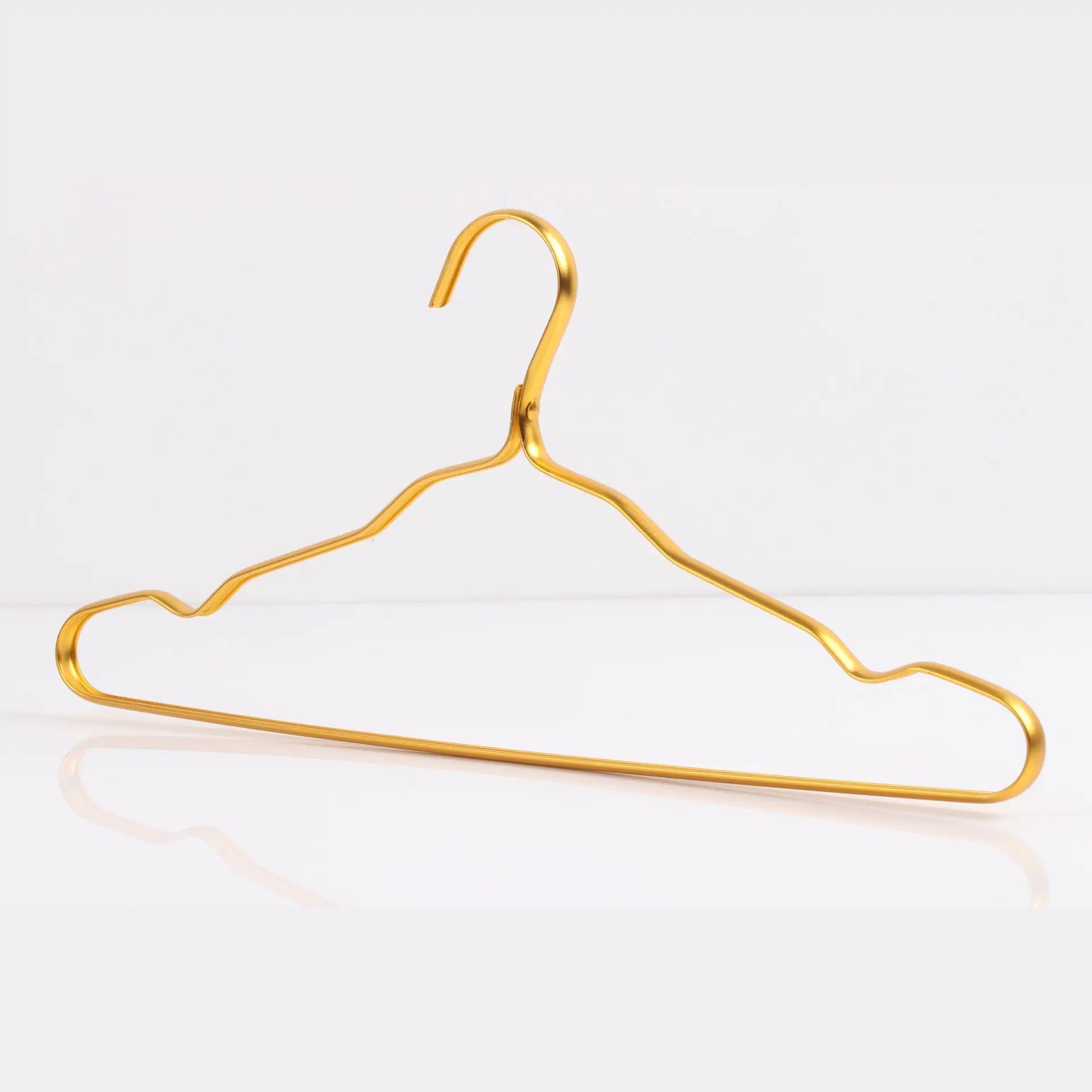 Factory Wholesale  Metal Hanger  Heavy Duty  Eco-friendly Dry Wet Clothes Hangers  Non-Slip Space Saving Hanger