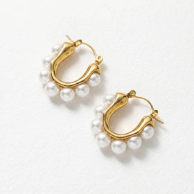 QIAOREN 12316 Elegant French Retro U-Shaped Pearl Earrings Gold Stainless Steel Hinged Horseshoe Huggies Statement Jewelry Women