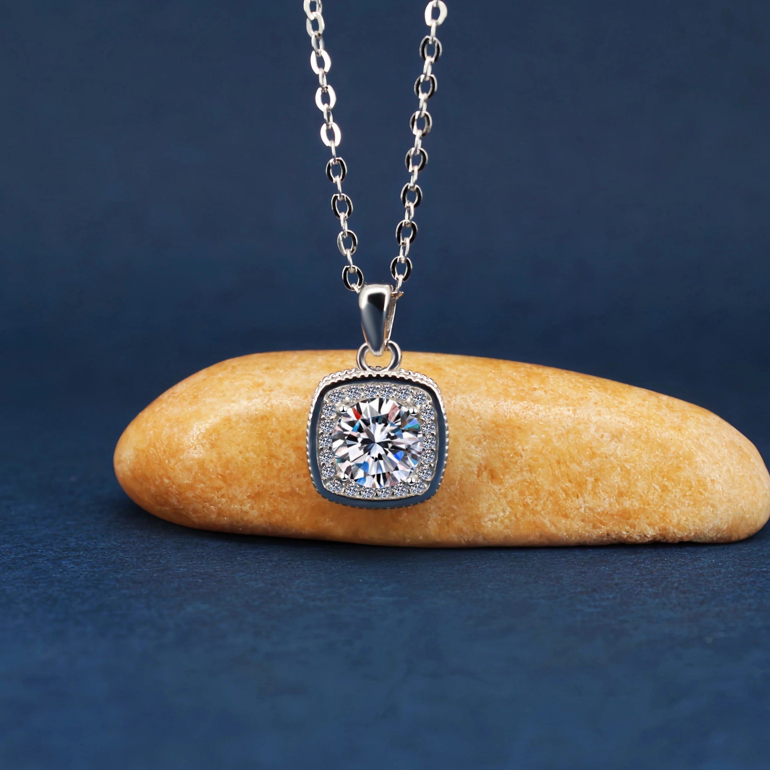 Wholesale Charm Pendants 1 Carat Moissanite Necklace Manufacturer  S925 Silver Pendant Simple.