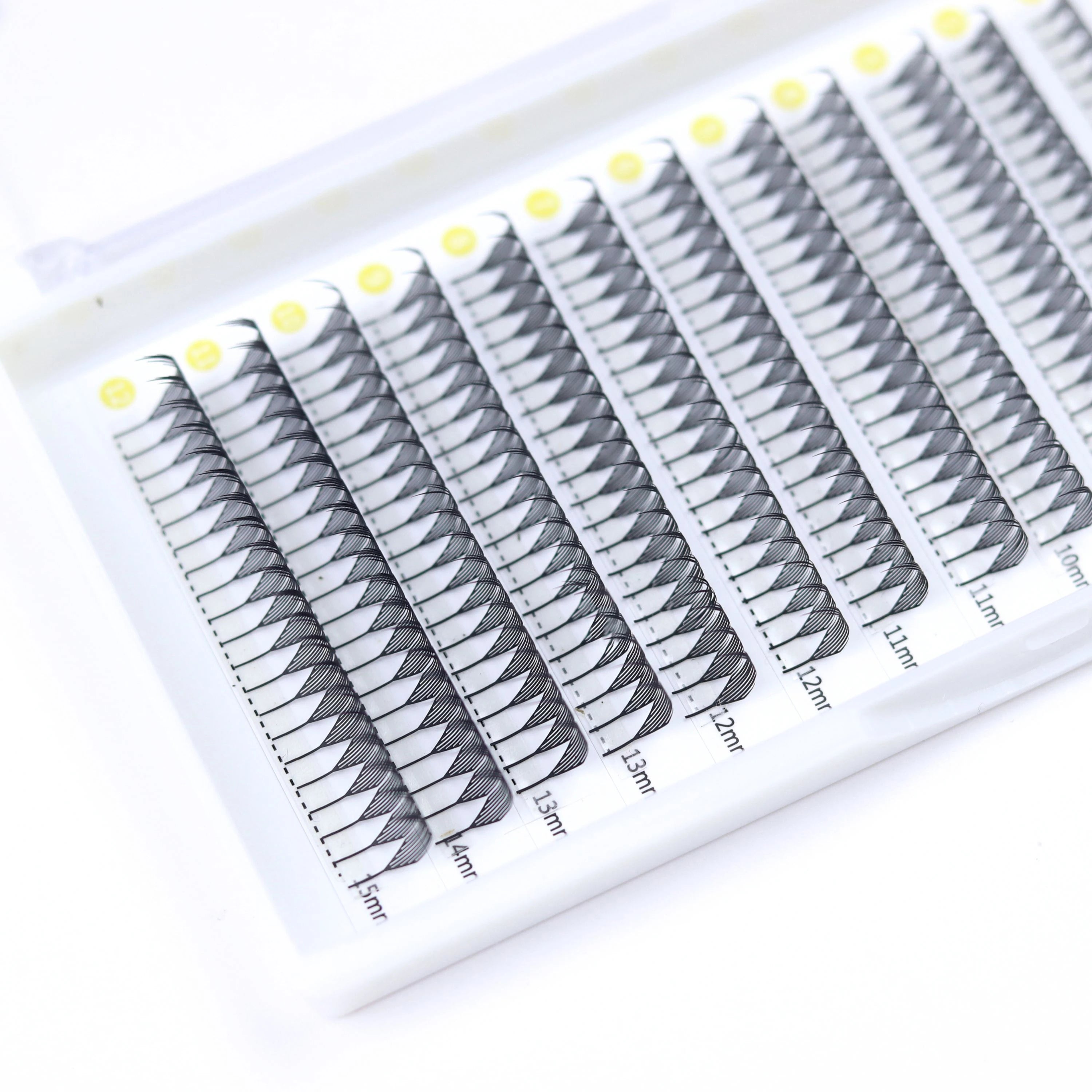 New Design Light Wispy Style 12 Rows Individual Faux Mink Eyelash Premade Anime Chunk Eyelash Extension Trays with CC/DD Curl