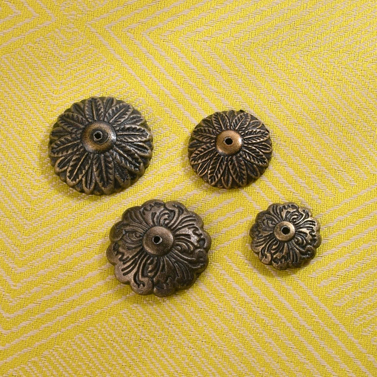 Antique-Style Zinc Alloy Decorative Rivet-Flower Washer Round Disc Hardware for Solid Wood Furniture & Gift Boxes