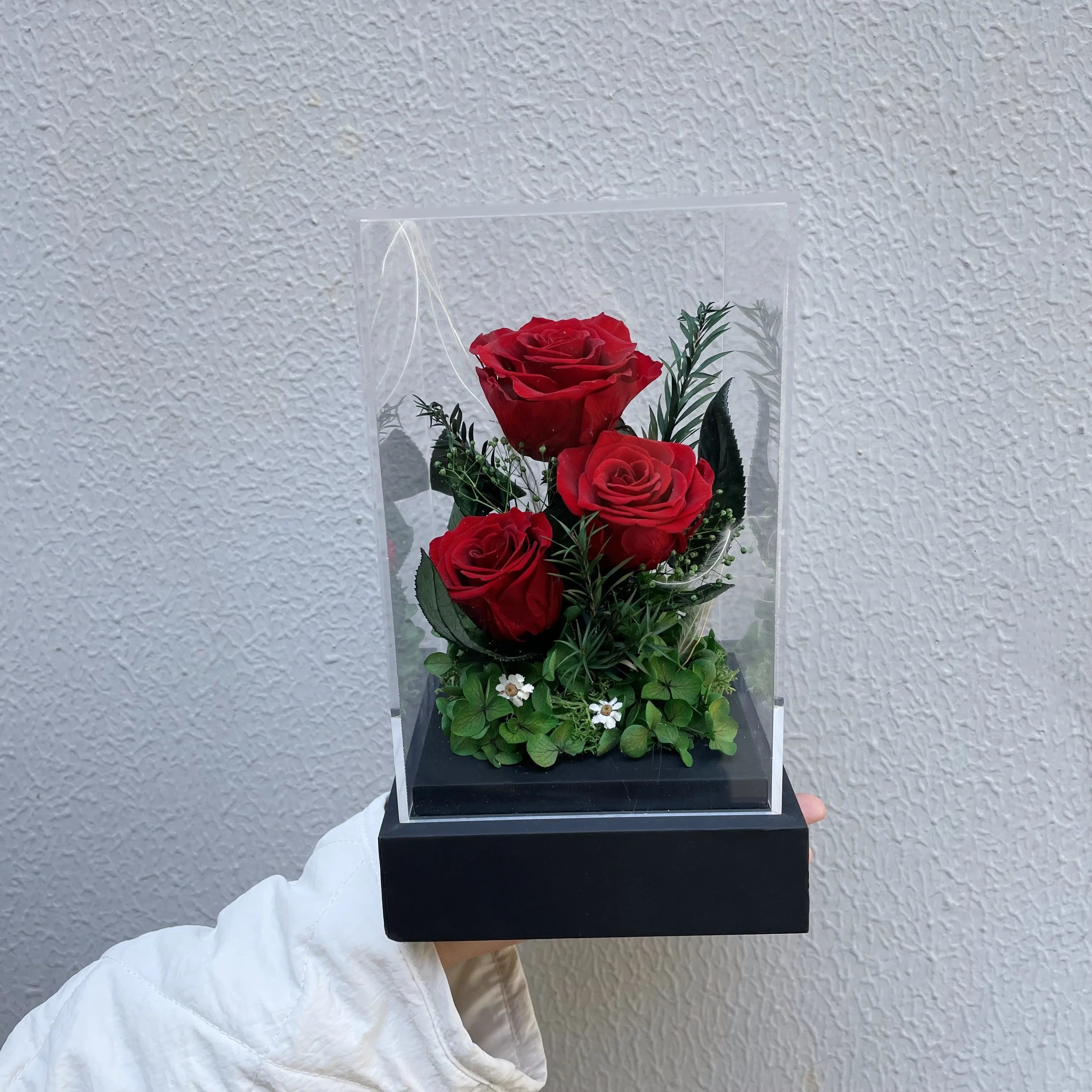 Luxury Valentine's Day Mother's Day & Christmas Gift Forever Flowers Preserved Roses in Acrylic Gift Box