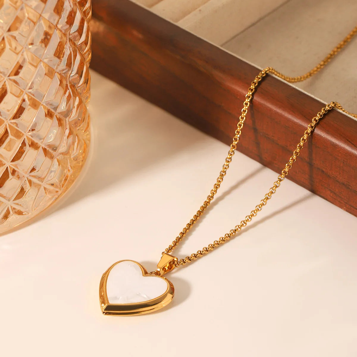 French Ins Style Design 18K Gold Stainless Steel Inlaid with White Shell Heart Photo Box Pendant Necklace