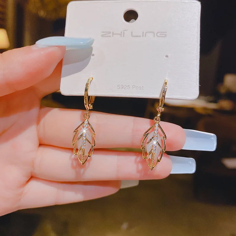 GT Fashion Shiny Zircon Opal Earrings Exquisite Small Tree Leaf Earrings Personality Beautiful Ladies Earrings