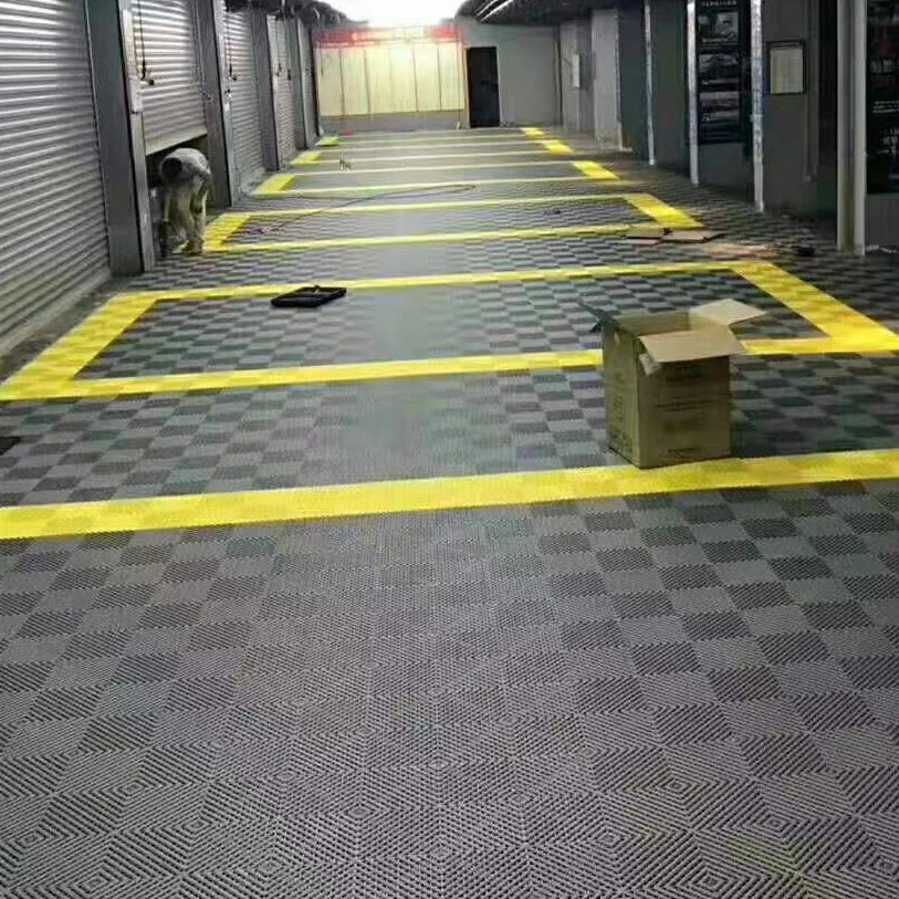 2cm Thick Anti-Slip Modern Indoor Garage Floor Tiles PP Material Graphic Design Enabled