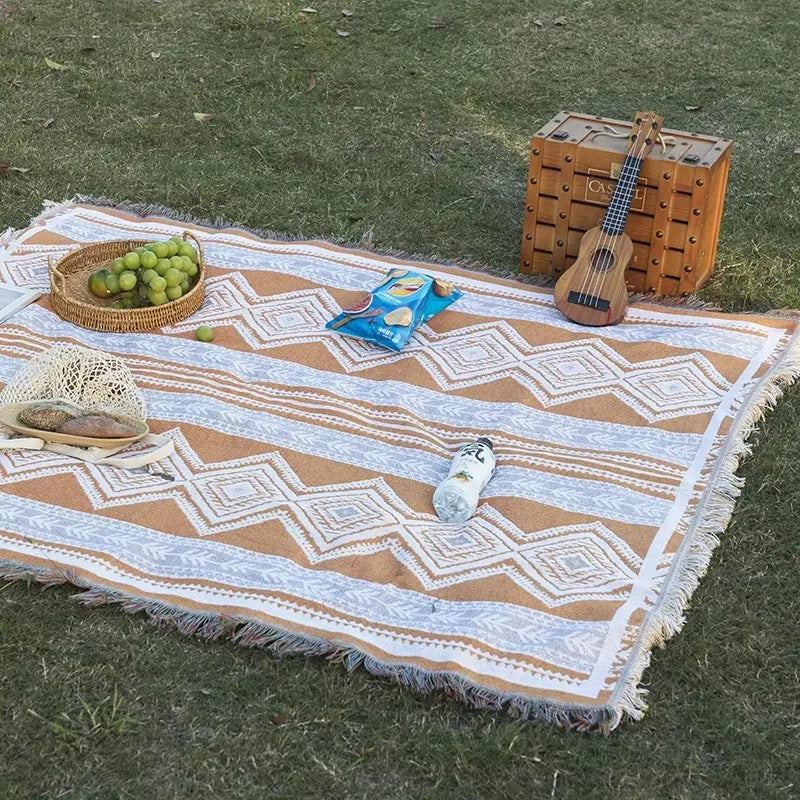 Hot Selling Geometric Printed Picnic Blanket Soft Blanket for Office Air Conditioning Napkins Printed Soft Sofa Blanket