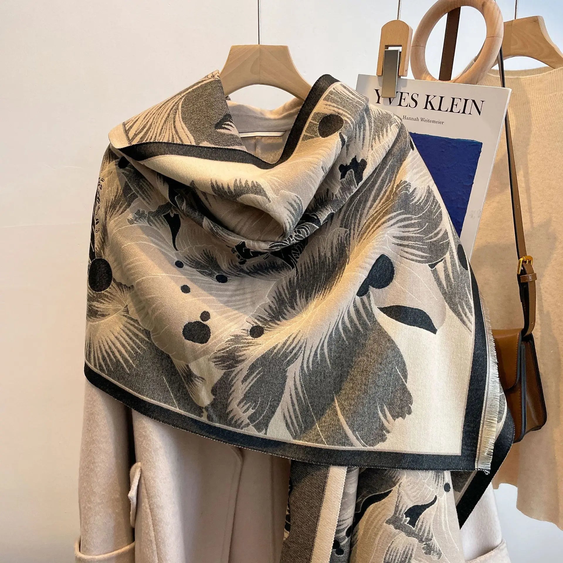 Ladies Luxury 400gram Floral Cashmere Winter Warm Scarf Pashmina Shawl Headwrap with Fringe Polyester Long Scarf Leaf Pattern