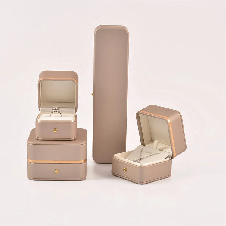 Shangjie OEM Fashion Jewelry 2021 Engagement Ring Box Leather  Ring Box Packaging Jewelry Ring Box