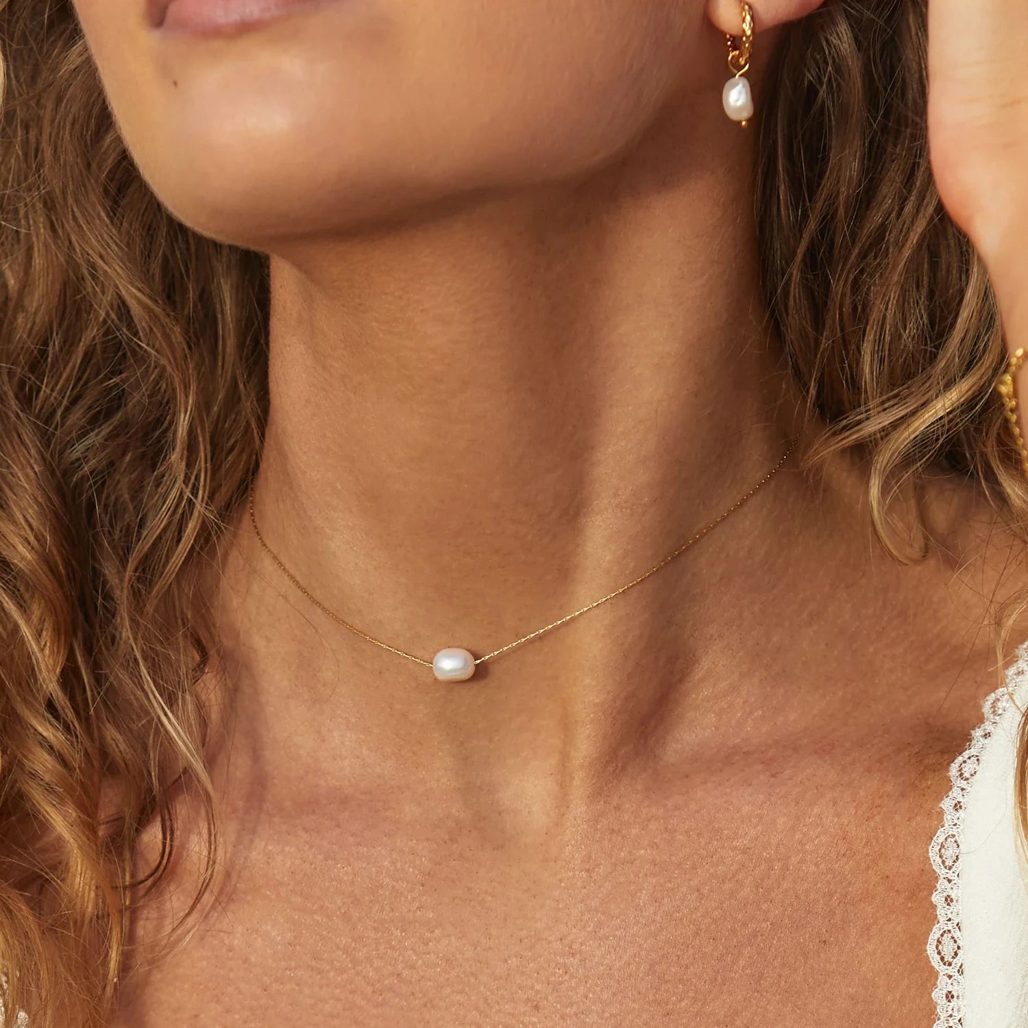 Dainty Freshwater Pearl Pendant Necklaces Jewelry Minimalist 18K Gold Plated Stainless Steel Chain Choker Necklace for Women