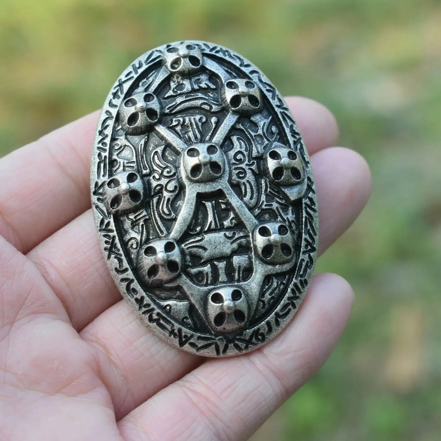 Vintage Nordic Viking Alloy Round Breastpin Brooch Pins for Unisex Party & Gift Occasions Children's