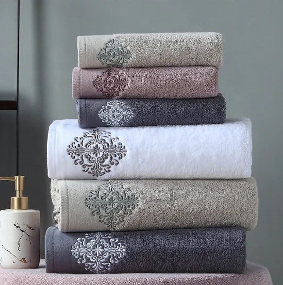 Wholesale Luxury Customized 80x140cm White Plain Terry Hotel Spa 100% Pakistan Cotton Bath Towel Hand Face Towel Set