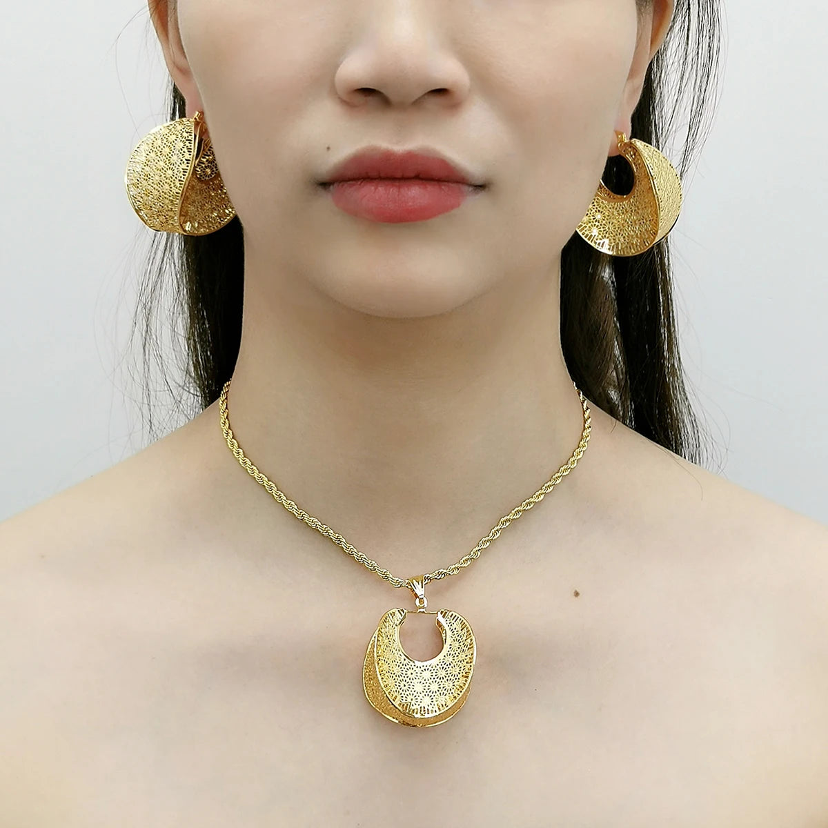 Dubai Gold Jewelry Set Metal Hollow Out Flower Pendant Necklace Oval Shape Drop Earrings Set Middle East Accessories