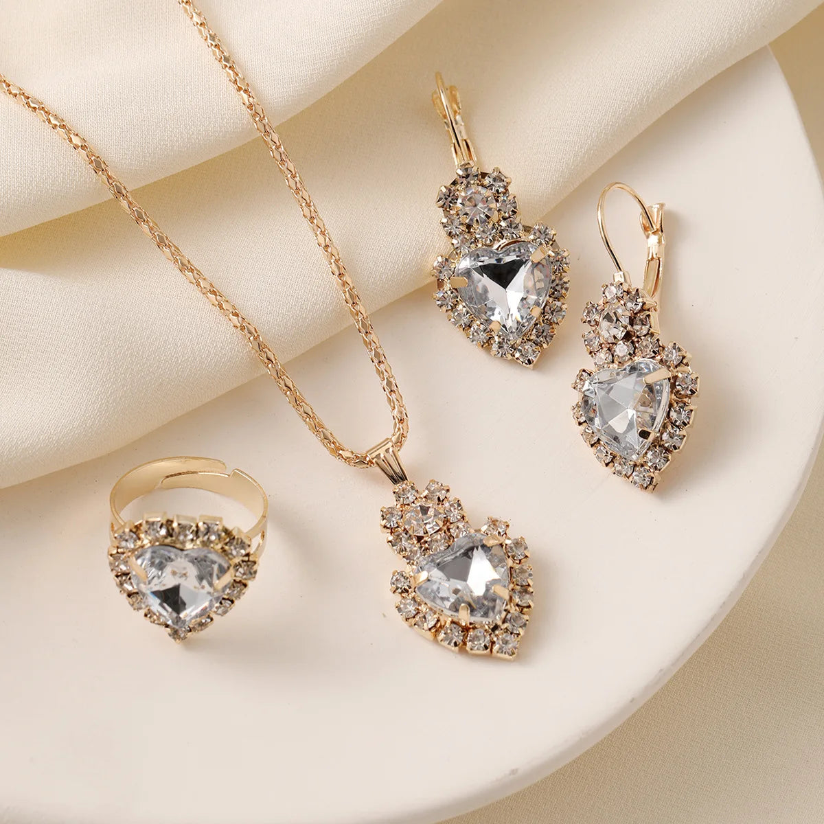 Cross-border love Pendant Necklace Set Simple Retro Style Collar Temperament Sweet Creative Choker Female