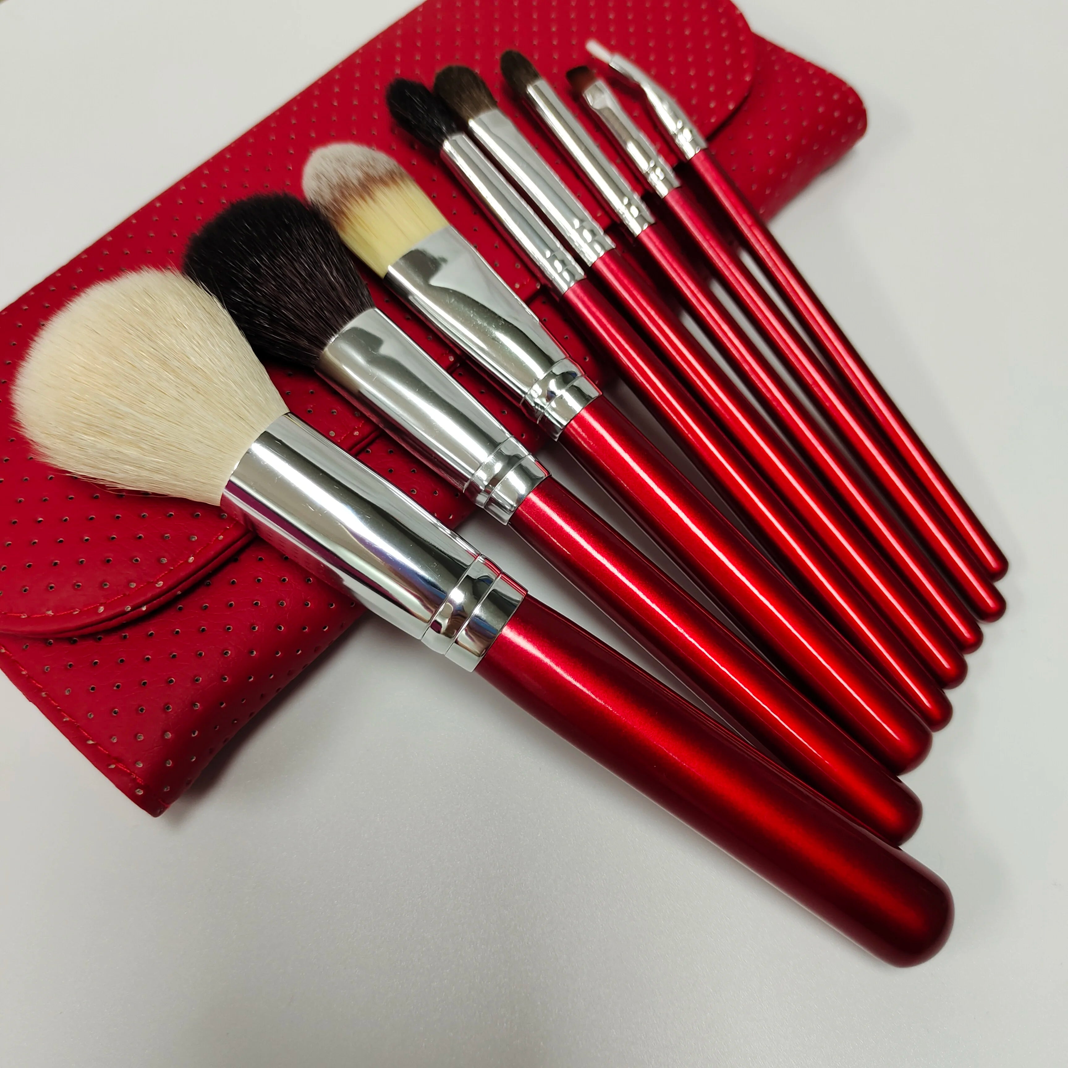 8pcs Red Goat Hair Makeup Brush Set with Red PU Pouch Elegant Cosmetic Tools