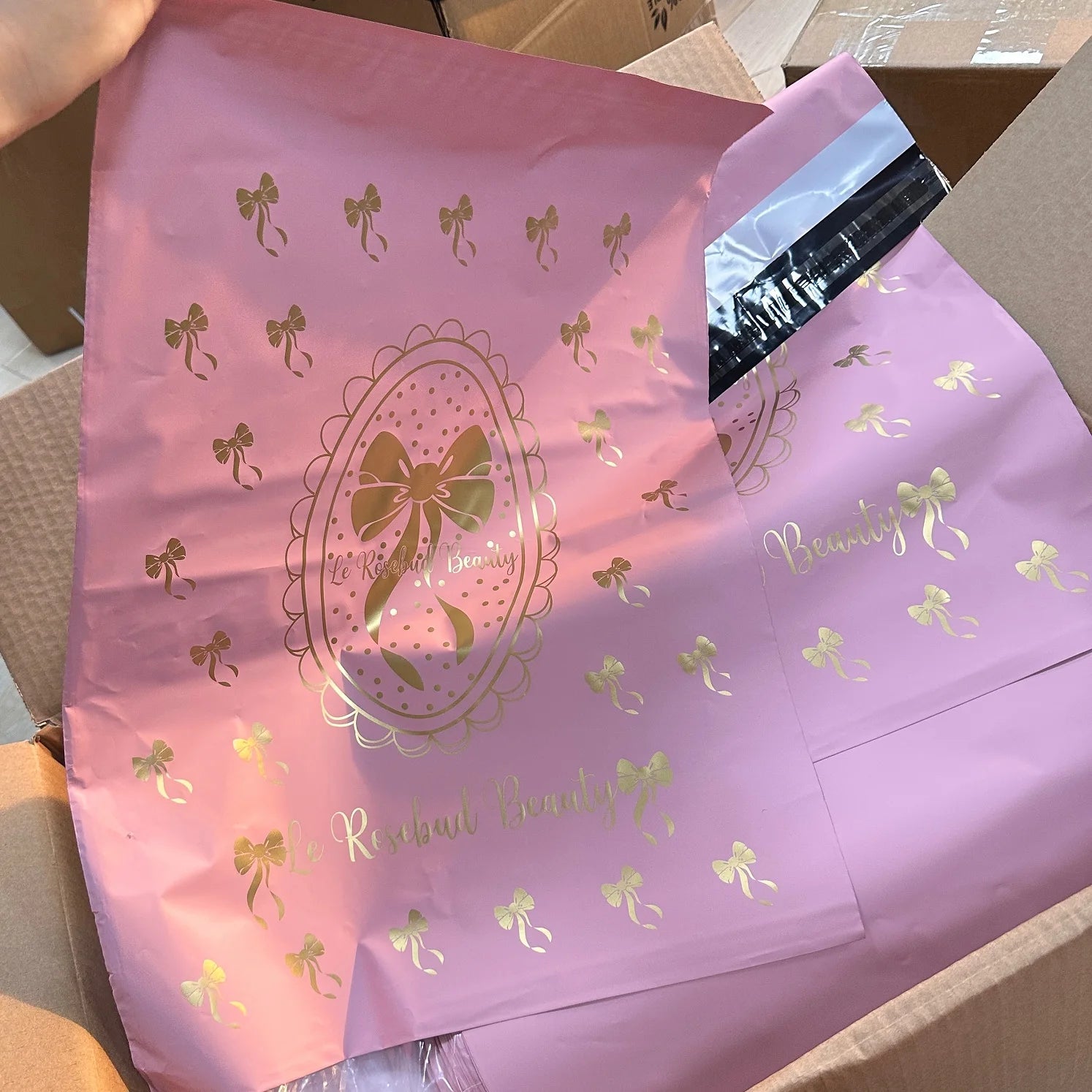 2025Wholesale Custom Gift Bags with Logo Shopping Bag with Hot Stamping Paper Bags Beautiful Logo