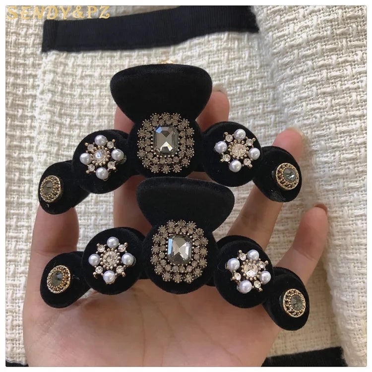 New Korea Baroque Diamond Rhinestone Hair Claw Girls Hair Accessories Sparkly Crystal Velvet Hair Clip Claw for Women
