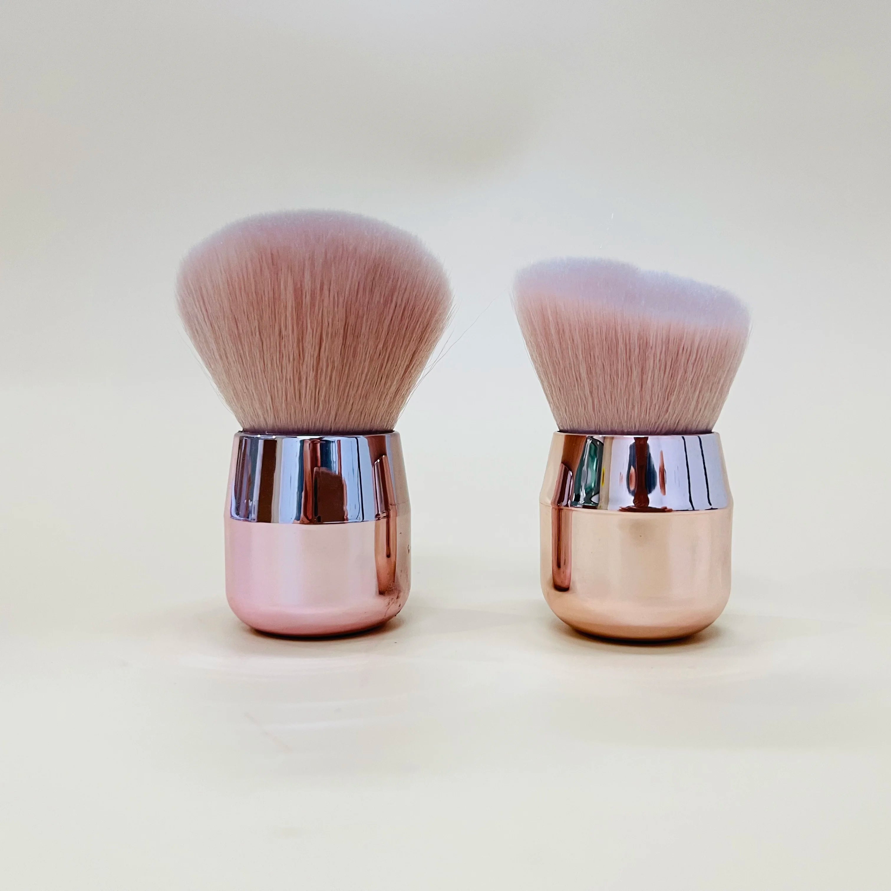 Trending Private Label Set of Loose Powder Makeup Brushes Big Body Lotion Face Cheek Brushes for Concealer Shaving Brush Use