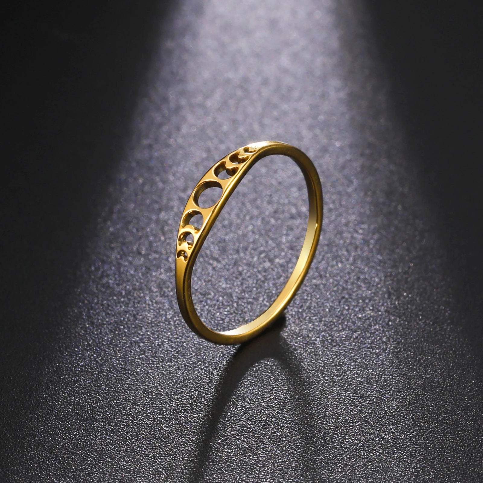 Myshape 2023 Vintage Gold-Plated Stainless Steel Moon Phase Ring for Women Fashionable Crescent Moon Jewelry for Valentine's Day
