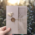 Luxury Translucent Vellum Wrapper Acrylic Wedding Invitation Card With Velvet Envelopes Sealing Wax and Dried Flower