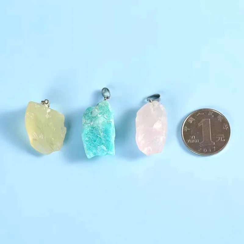 Wholesale Natural Raw Crystal Quartz Pendants clear Quartz Pendant Crystal Mini Pendants for Fengshui